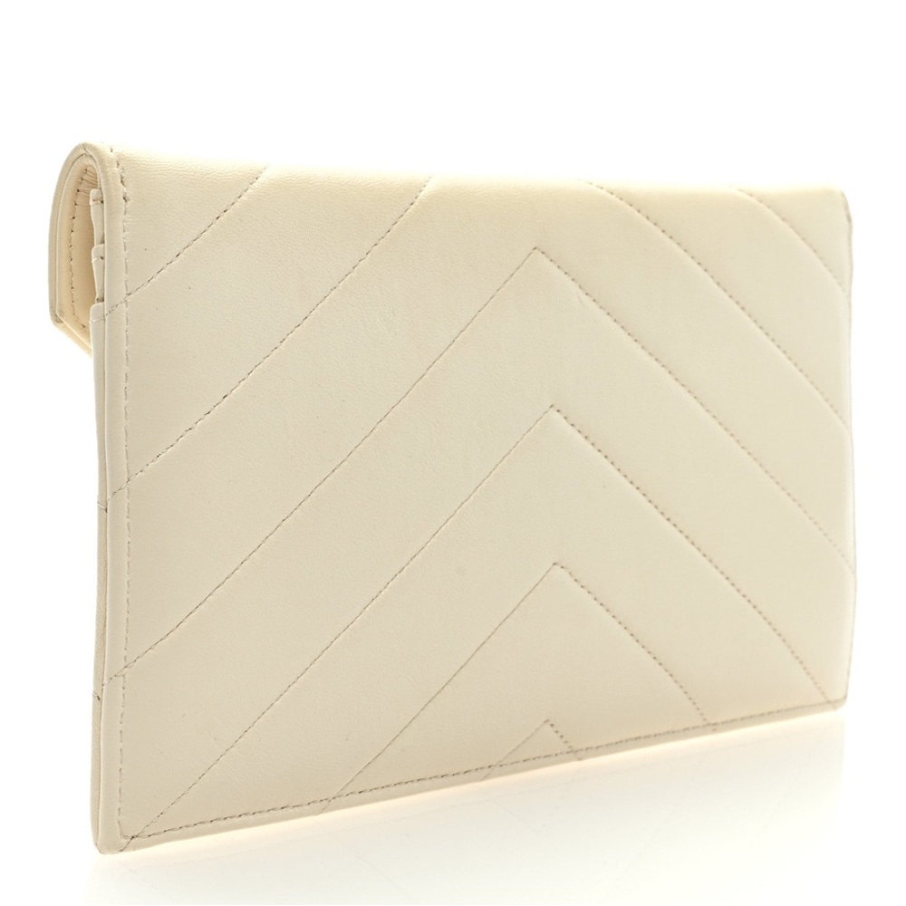 CHANEL Cream Chevron Quilted CC-Front Envelope Wristlet - Picture 3 of 8